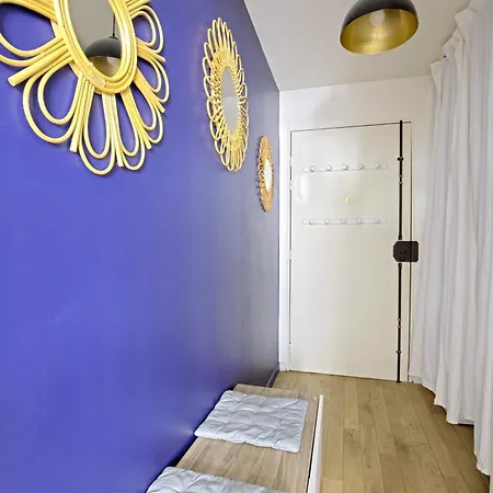 Apartment Balcony Near Buttes Chaumont *